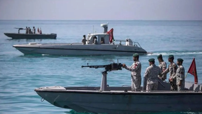 Arsip - Kapal-kapal patroli milik Garda Revolusi Iran (IRGC) terlihat di Selat Hormuz. (ANTARA/Xinhua/aa.)