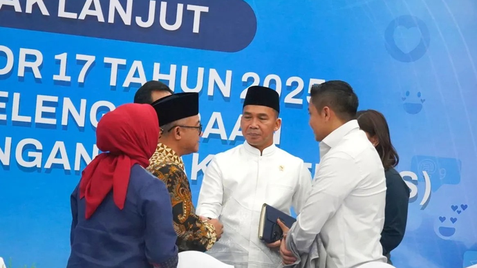 Mendukbangga/Kepala BKKBN Wihaji (tengah) dalam Rapat koordinasi percepatan implementasi PP Tunas yang diselenggarakan di Kantor Kementerian Komunikasi dan Digital (Kemkomdigi), Jakarta, pada Rabu (11/3/2026). ANTARA/HO-Kemendukbangga/BKKBN.