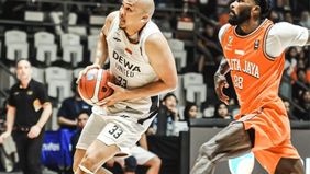 Pemain andalan Dewa United Banten (DUB), Arki Dikania Wisnu, menegaskan bahwa konsistensi dalam bertahan menjadi kunci utama bagi timnya untuk terus meraih kemenangan di ajang Indonesian Basketball League (IBL) 2025.