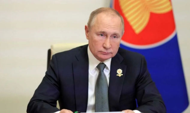 Photo file: Presiden Rusia Vladimir Putin berpidato di hadapan peserta KTT ASEAN melalui tautan video di kediamannya di luar Moskow, Rusia, Kamis (28/10/2021). ANTARA FOTO/Sputnik/Evgeniy Paulin/Kremlin via REUTERS/AWW/djo. <b>(Antara)</b>