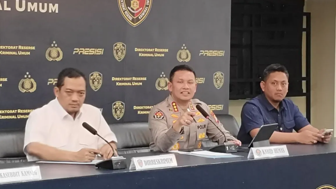 Direktur Reserse Kriminal Umum Polda Metro Jaya, Kombes Pol Iman Imanuddin (kiri) saat konferensi pers di Jakarta, Selasa (2/6/2026). ANTARA/Ilham Kausar