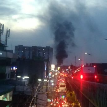 Kebakaran di Petukangan Utara, Jalan Ciledug Raya Macet Parah dan Layanan Transjakarta Tersendat