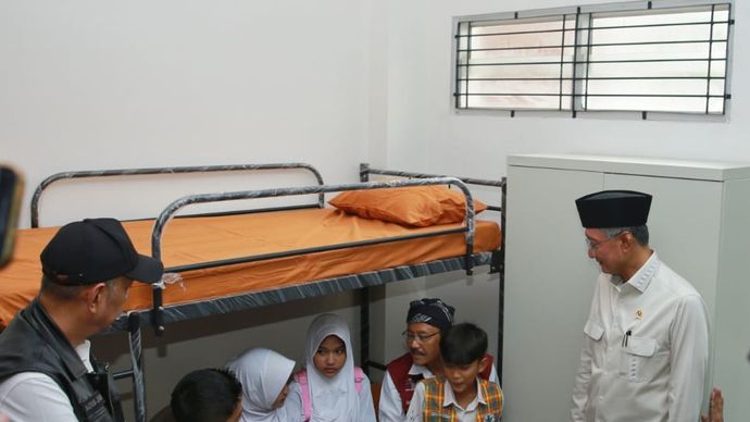 Menteri Pekerjaan Umum (PU) Dody Hanggodo memastikan penyelesaian renovasi dan pembangunan Sekolah Rakyat tahap I rampung Juli 2025.  