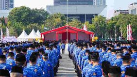 Kebijakan efisiensi anggaran yang dilakukan pemerintah mulai berdampak pada sektor pendidikan, terutama perguruan tinggi negeri (PTN). Pemangkasan anggaran ini berpotensi membuat Tunjangan Hari Raya (THR) dan gaji ke-13 bagi pegawai tidak cair.