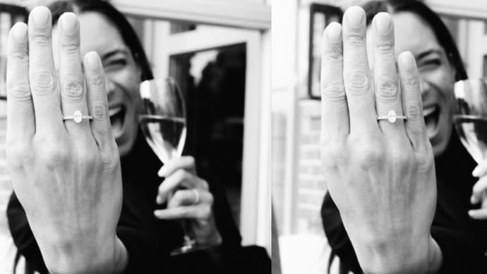 Cincin lamaran Thom Haye
