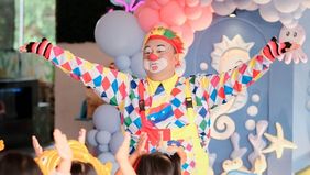 Bripka Fardiansyah, seorang anggota polisi yang sudah 17 tahun mengabdi di luar tugasnya menjaga keamanan, ia memiliki pekerjaan sampingan menjadi badut di acara ulang tahun dan hiburan anak-anak.