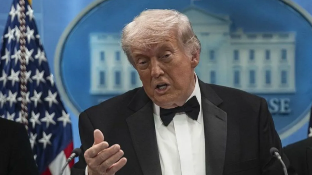 Presiden Amerika Serikat Donald Trump saat konferensi pers di Gedung Putih, Washington D.C., Amerika Serikat (25/42026). ANTARA/Anadolu/Celal G&uuml;ne?. <b>(Antara)</b>