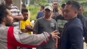 Polisi tengah memburu pelaku penembakan terhadap seorang pengacara berinisial WA (34) dalam insiden bentrok antarkelompok di kawasan Tanah Abang, Jakarta Pusat. Keributan itu diduga dipicu sengketa lahan kosong yang hingga kini masih bermasalah.