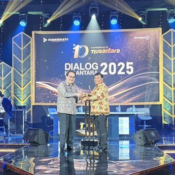 CEO Danantara Rosan Roeslani Raih Anugerah Bakti Nusantara 2025