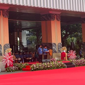 Pramono Jadi Inspektur Upacara Peringatan ke-97 Hari Ibu 2025 di Balai Kota DKI Jakarta