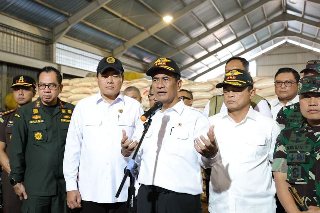 Menteri Pertanian (Mentan) Andi Amran Sulaiman menegaskan bahwa temuan 1.000 ton beras ilegal dalam sidak di Tanjung Balai Karimun, pada 19 Januari 2026, bukan semata soal nilai kerugian negara secara langsung. 