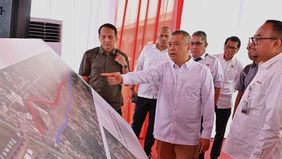 Menteri Perhubungan Dudy Purwagandhi mendorong percepatan pembangunan akses jalan menuju Stasiun Kereta Cepat Karawang.
