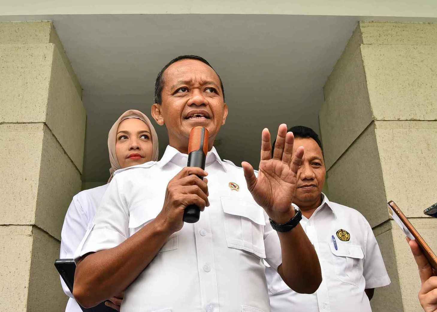 Menteri Energi dan Sumber Daya Mineral (ESDM) Bahlil Lahadalia menghentikan sementara kegiatan operasi PT GAG Nikel di Pulau Gag, Kabupaten Raja Ampat/Ist