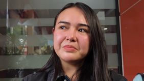 Amanda Manopo ngaku jadi korban guna-guna eks karyawan dimana rumahnya selalu ditaburi tanah kuburan hingga bakar dupa.