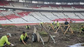 Stadion Utama Gelora Bung Karno (SUGBK) kini sedang melakukan revitalisasi rumput untuk persiapan Timnas Indonesia di babak ketiga Kualifikasi Piala Dunia 2026 Zona Asia.