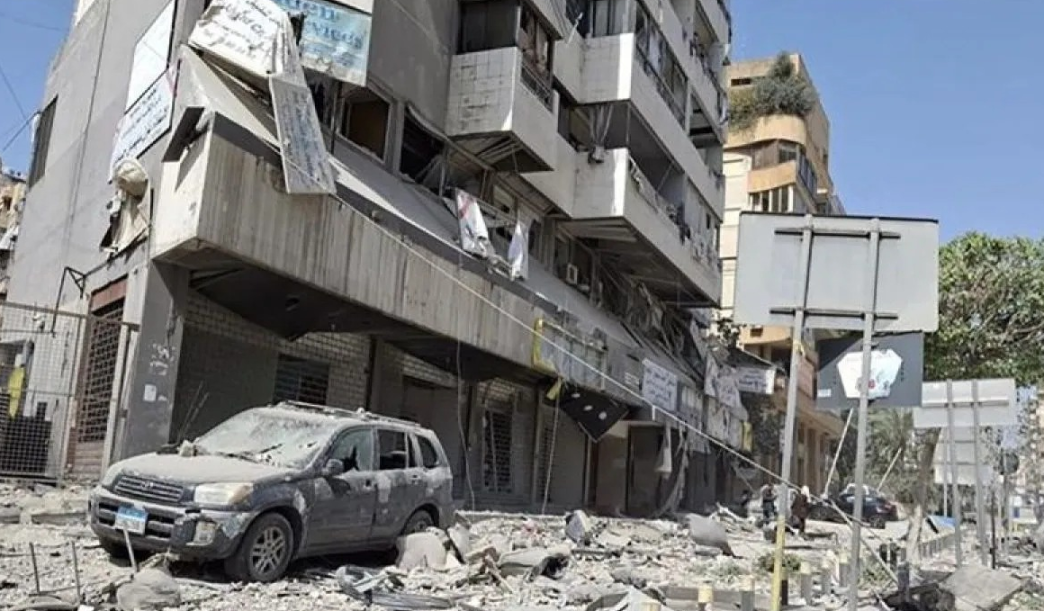 Kehancuran akibat serangan tentara Israel di bagian selatan Beirut, Lebanon pada 12 Maret 2026. ANTARA/Anadolu/Houssam Shbaro/pri. <b>(Antara)</b>