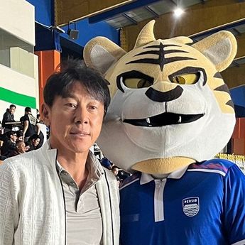 Saksikan Langsung Duel Persib vs Port FC, Shin Tae-yong Dapat Oleh-oleh Jersey Maung Bandung