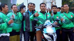 Ojol Ini Dapat Hadiah Motor Usai Kasih Minum ke IshowSpeed