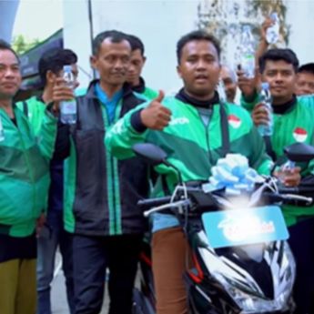 Ojol Ini Dapat Hadiah Motor Usai Kasih Minum ke IshowSpeed