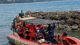 Tim SAR gabungan memperluas operasi pencarian rombongan jurnalis yang hilang kontak di perairan Selat Sunda, Pandeglang, Banten, dengan menyisir wilayah di sekitar sisi utara Gunung Anak Krakatau (GAK).

