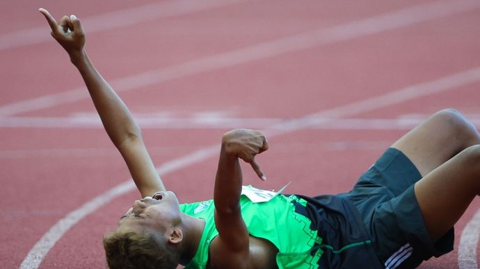 Ekspresi pelari Jatim, Abdul Aziz Nur, setelah finish pada nomor 800 meter kategori 37 Pekan Paralimpiade Nasional (Peparnas) XVII di Stadion Sriwedari Solo, Selasa (8/10/2024).  