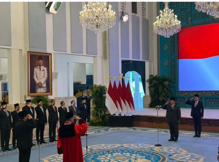 Prabowo Saksikan Sumpah MK dan Melantik Wakil Menteri Keuangan di Istana Negara <b>(NTVnews)</b>