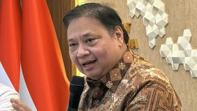 Menteri Koordinator Bidang Perekonomian Airlangga Hartarto memastikan bahwa program prioritas pemerintah, seperti Makan Bergizi Gratis (MBG) dan Koperasi Desa Merah Putih, tidak akan terkena dampak dari kebijakan efisiensi.