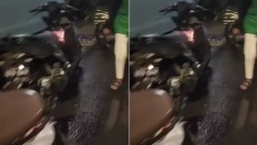 Beredar video memperlihatkan mobil fortuner diduga tabrak lari usai menghantam dua pengendara motor.