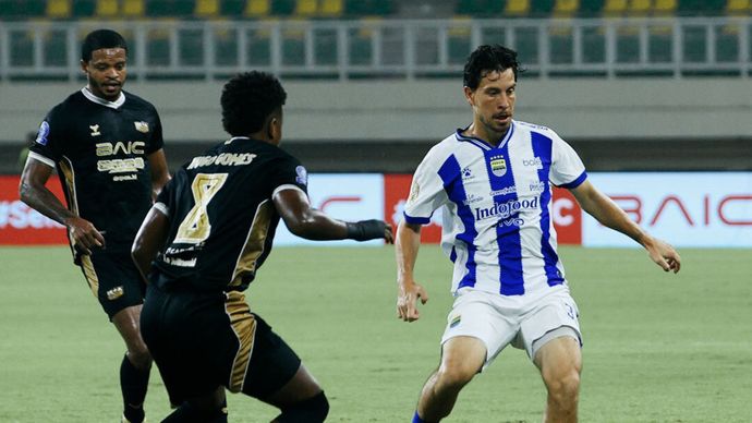 Dewa United vs Persib Bandung