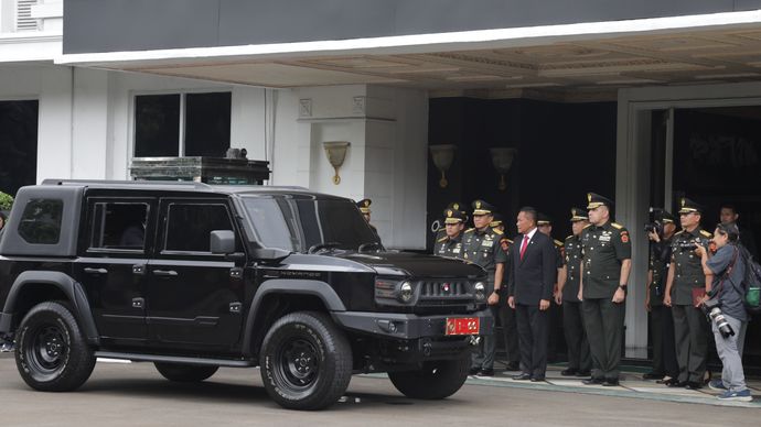 Menhan Prancis dan Sjafrie Sjamsoeddin Naik Maung ke Kediaman Prabowo <b>(Istimewa)</b>