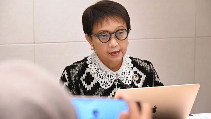 Menteri Luar Negeri Retno Marsudi saat menyampaikan keterangan terkait situasi perang di Lebanon, di sela rangkaian kegiatan KTT Ke-45 ASEAN di Vientiane, Laos, Jumat (11/10/2024).