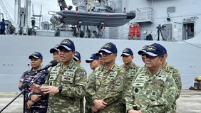 TNI Angkatan Laut tengah mengkaji sejumlah opsi sistem persenjataan, khususnya rudal, untuk melengkapi kapal perang terbaru KRI Prabu Siliwangi-321 yang baru tiba di Indonesia.