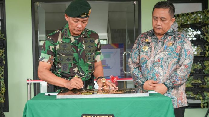 Pangkostrad dan Pj Bupati Bekasi <b>(DOK. NTVNews.id)</b>