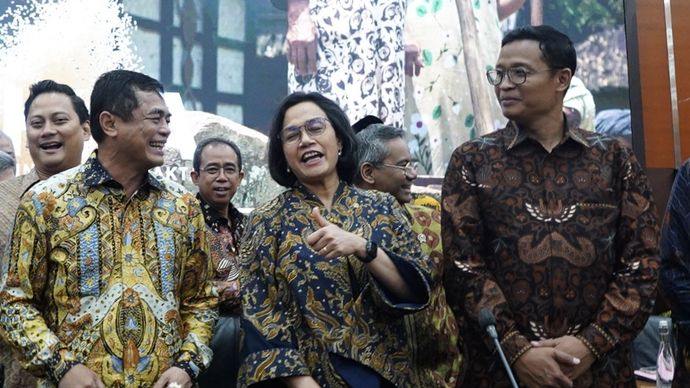 Menteri Keuangan Sri Mulyani bersama Dirjen Pajak Bimo Wijayanto dan Dirjen Bea Cukai Djaka Budi Utama