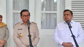 Gubernur DKI Jakarta, Pramono Anung menerima kunjungan dari Kepala Badan Penyelenggara Jaminan Produk Halal (BPJPH), Haikal Hasan, beserta jajaran, di Balai Kota Jakarta, pada Senin, 13 Oktober 2025.
