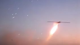 Dua drone yang dipasangi bom menyasar pusat dukungan diplomatik Amerika Serikat (AS) Pangkalan Victoria di Bandara Internasional Baghdad, Irak, Kamis 2 April 2026.
