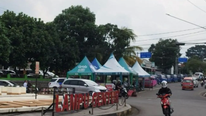 Polres Cianjur, Jawa Barat, menyiagakan personel di Bundaran Tugu Lampu Gentur, By Pass, Cianjur. 