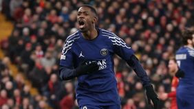 Penyerang PSG, Ousmane Dembele terpilih sebagai pemain terbaik Ligue 1 musim 2024/2025 dalam ajang penghargaan UNFP (Union Nationale des Footballeurs Professionnels) yang berlangsung pada Minggu, 11 Mei 2025.