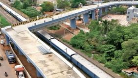 Pemerintah negara bagian Madhya Pradesh di Bhopal, India, memutuskan untuk memberhentikan sementara delapan insinyur yang terlibat dalam pembangunan jembatan layang 
