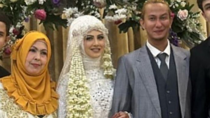 Foto pernikahan Habib Bahar bin Smith dengan wanita bernama Helwa Bachmid. 