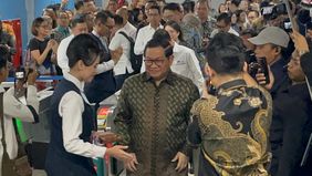Gubernur DKI Jakarta Pramono Anung meluncurkan sistem pembayaran tiket MRT Jakarta menggunakan kartu kredit nirsentuh (EMV Contactless) di Stasiun Bundaran HI, Jakarta Pusat, Rabu, 29 Juli 2026.