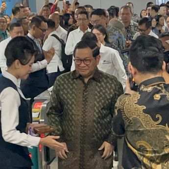 Pramono Luncurkan Pembayaran Nirsentuh MRT Jakarta