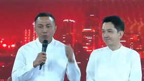 Pasangan calon Gubernur dan Wakil Gubernur Jakrta nomor urut 02, Dharma-Kun menyampaikan visi-misi di bidang ekonomi dalam debat kedua, Minggu, 27 Oktober 2024.