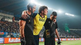 Kabar kurang menyenangkan datang dari skuad Timnas Indonesia. Penyerang andalan Garuda, Ole Romeny dipastikan harus menepi dari lapangan hijau setelah mengalami cedera serius saat memperkuat Oxford United di ajang Piala Presiden 2025.