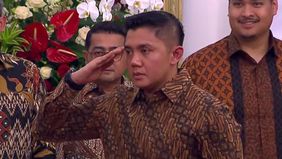 Artikel mengenai besaran gaji Mayor Teddy usai dilantik jadi Sekretaris Kabinet Prabowo berhasil menarik perhatian pembaca, sehingga jadi terpopuler di portal NTVNews.id pada Selasa, 22 Oktober 2024.