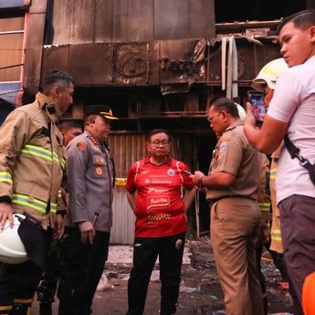 Pramono Tinjau Kebakaran di Gedung Terra Drone Cempaka Baru
