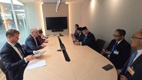 Menteri Koordinator Bidang Perekonomian Airlangga Hartarto kembali melakukan pertemuan bilateral dengan negara mitra anggota OECD di sela-sela Pertemuan Tingkat Menteri Dewan OECD di Paris, Prancis. 

