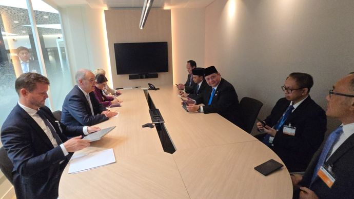 Menko Airlangga melakukan pertemuan dengan Menteri Perdagangan serta Federal Councillor Swiss Guy Parmelin.  