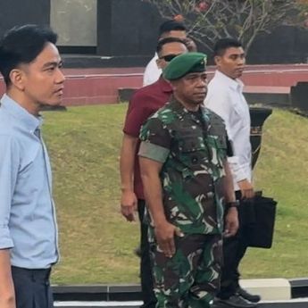 Gibran dan Menteri Kabinet Merah Putih Tiba di Akmil Magelang