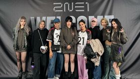 Nagita Slavina bersama Ayana Moon, Wanda Hara, dan Anandia Putri baru-baru ini menghadiri konser comeback supergroup K-pop, 2NE1 yang digelar di Olympic Hall, Olympic Park, Seoul, Korea Selatan.